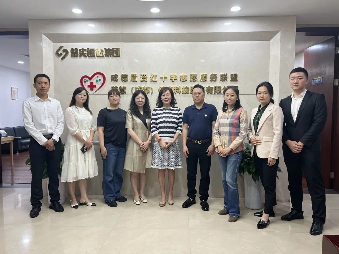 参与,希望今后在成都市红十字会的领导下,在执行会长谢镇鸿的带领下