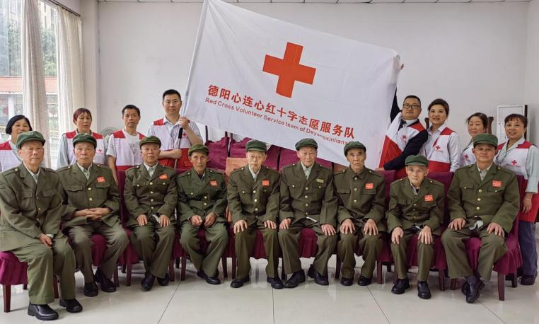 德阳心连心红十字志愿服务队开展关爱老兵活动